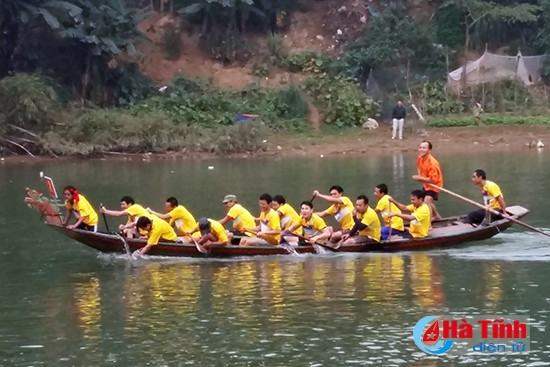 Các đội trải qua 2 vòng đua với quãng đường 1.200m.