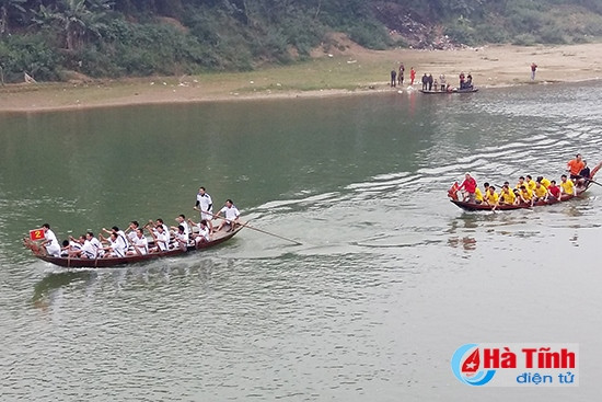 Các đội trải qua 2 vòng đua với quãng đường 1.200m.