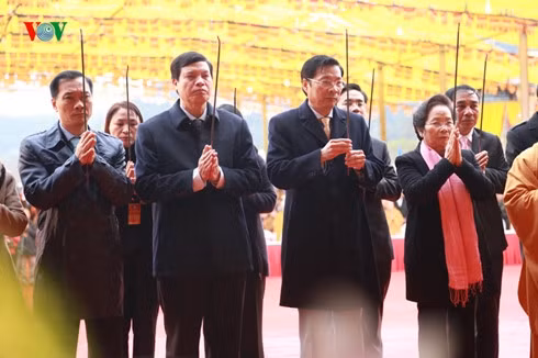 Hàng ngàn người dự khai hội xuân Yên Tử 2016 ảnh 3 Hàng ngàn người dự khai hội xuân Yên Tử 2016 ảnh 3
