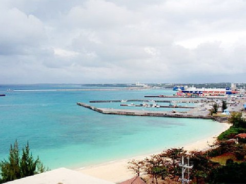 Đảo Miyako-jima của Nhật Bản có những bãi cát xinh đẹp, là nơi lý tưởng để tắm nắng, bơi lội và lặn. Bạn cũng có thể thưởng thức món rượu shochu nổi tiếng của Nhật hoặc món mì soba nơi đây.