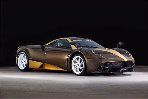 Siêu xe Pagani Huayra màu vàng nâu cực đẹp đến Nhật Bản ảnh 1