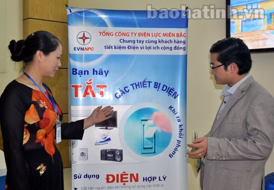 Điện lực TP. Hà Tĩnh đổi mới phong cách phục vụ khách hàng ảnh 1