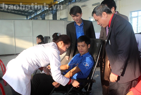 700 ĐVTN tham gia hiến máu tại "Lễ hội Xuân Hồng" ảnh 1