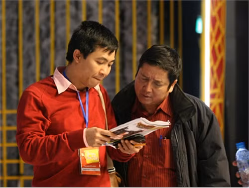 Tổng đạo diễn chương trình Táo quân- NSƯT Đỗ Thanh Hải trong quá trình tập với NSƯT Chí Trung