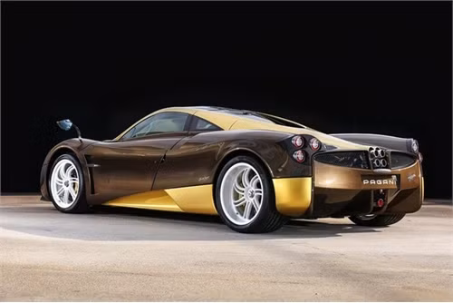 Siêu xe Pagani Huayra màu vàng nâu cực đẹp đến Nhật Bản ảnh 2