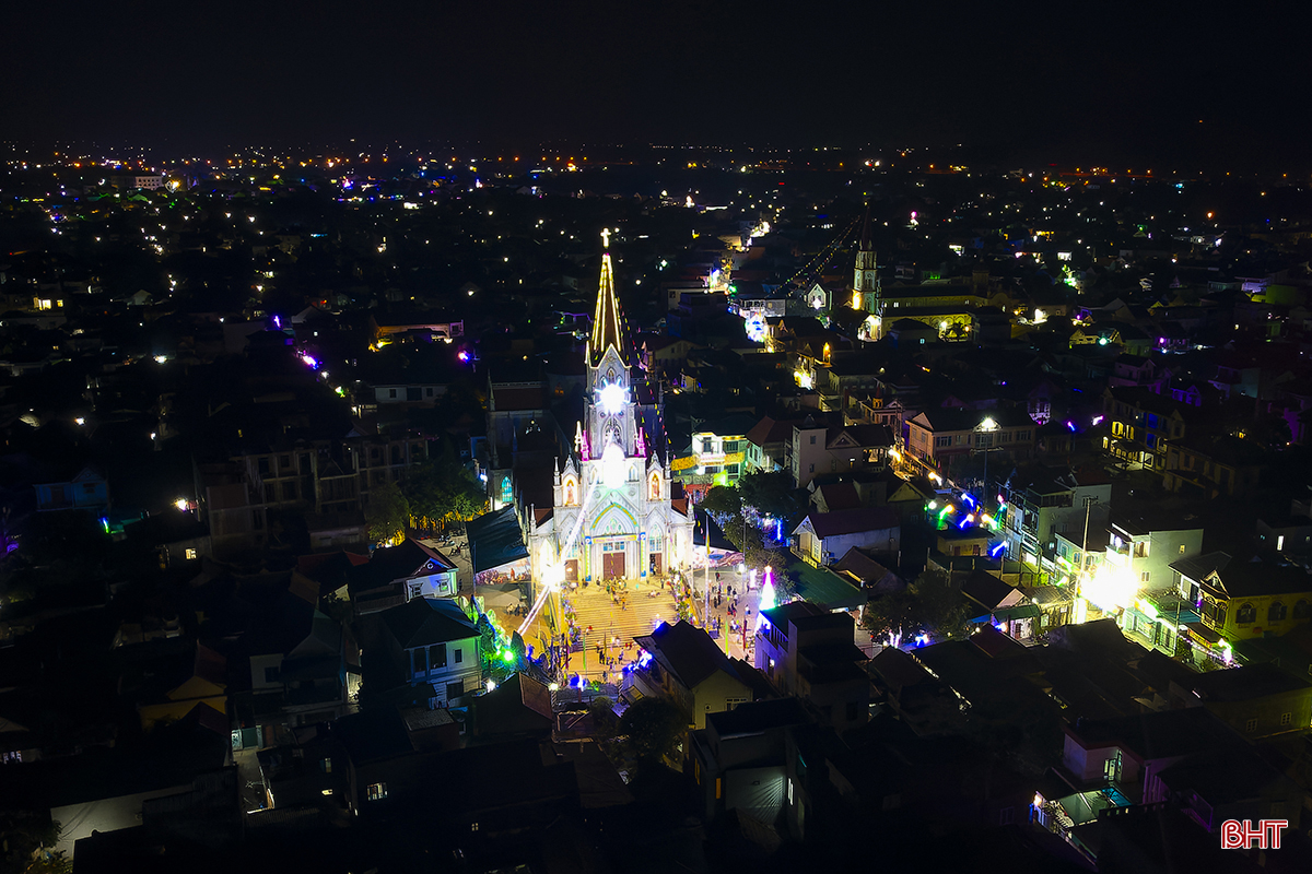 Các nhà thờ ở Hà Tĩnh lung linh chào đón Giáng sinh