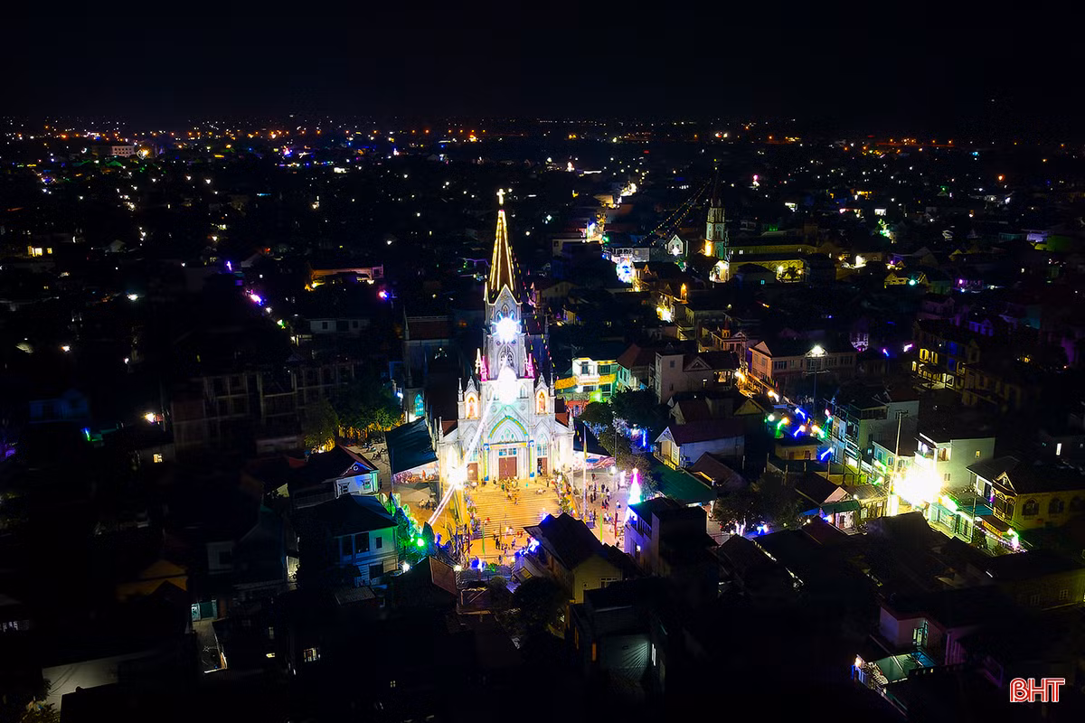 Các nhà thờ ở Hà Tĩnh lung linh chào đón Giáng sinh