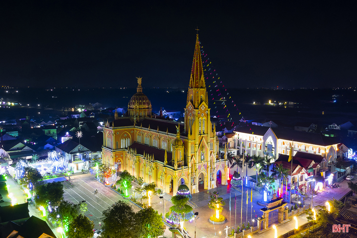 Các nhà thờ ở Hà Tĩnh lung linh chào đón Giáng sinh