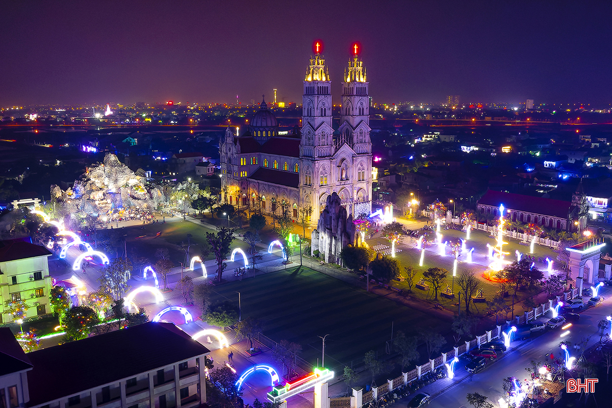 Các nhà thờ ở Hà Tĩnh lung linh chào đón Giáng sinh
