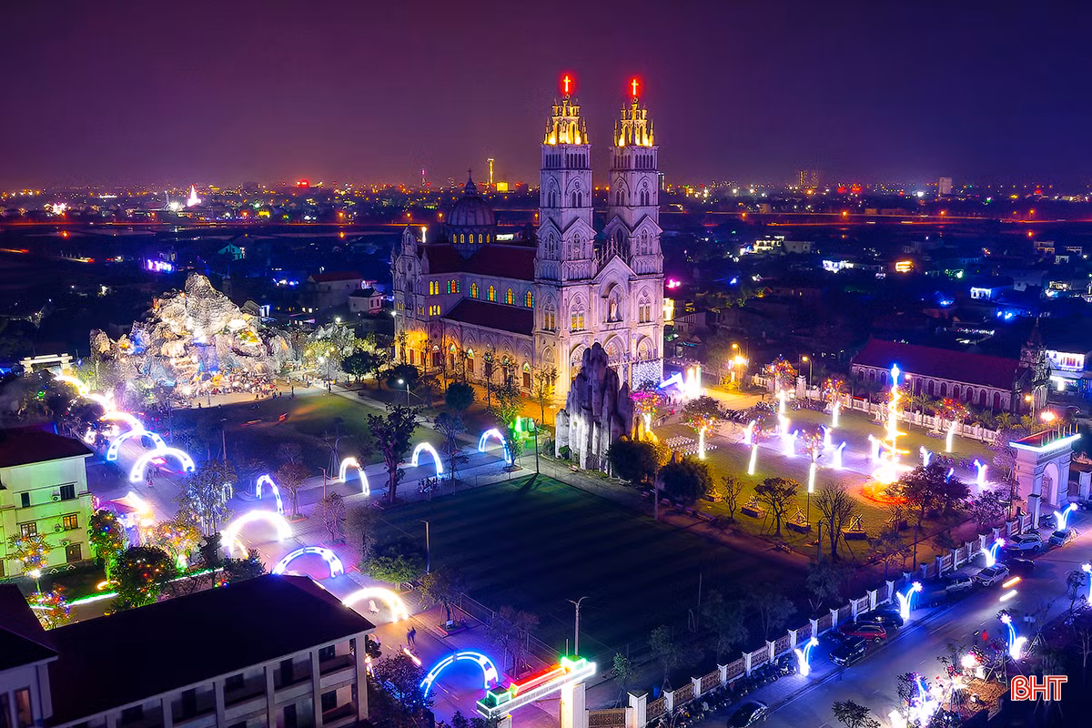 Các nhà thờ ở Hà Tĩnh lung linh chào đón Giáng sinh