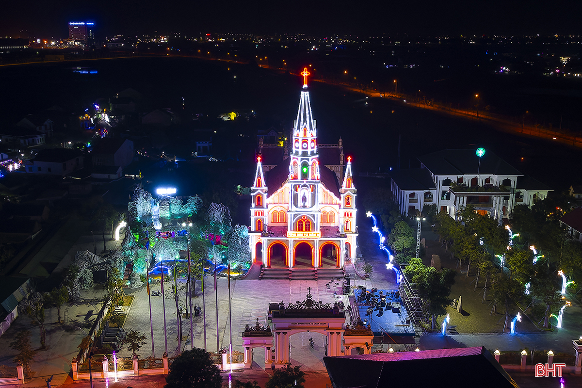 Các nhà thờ ở Hà Tĩnh lung linh chào đón Giáng sinh