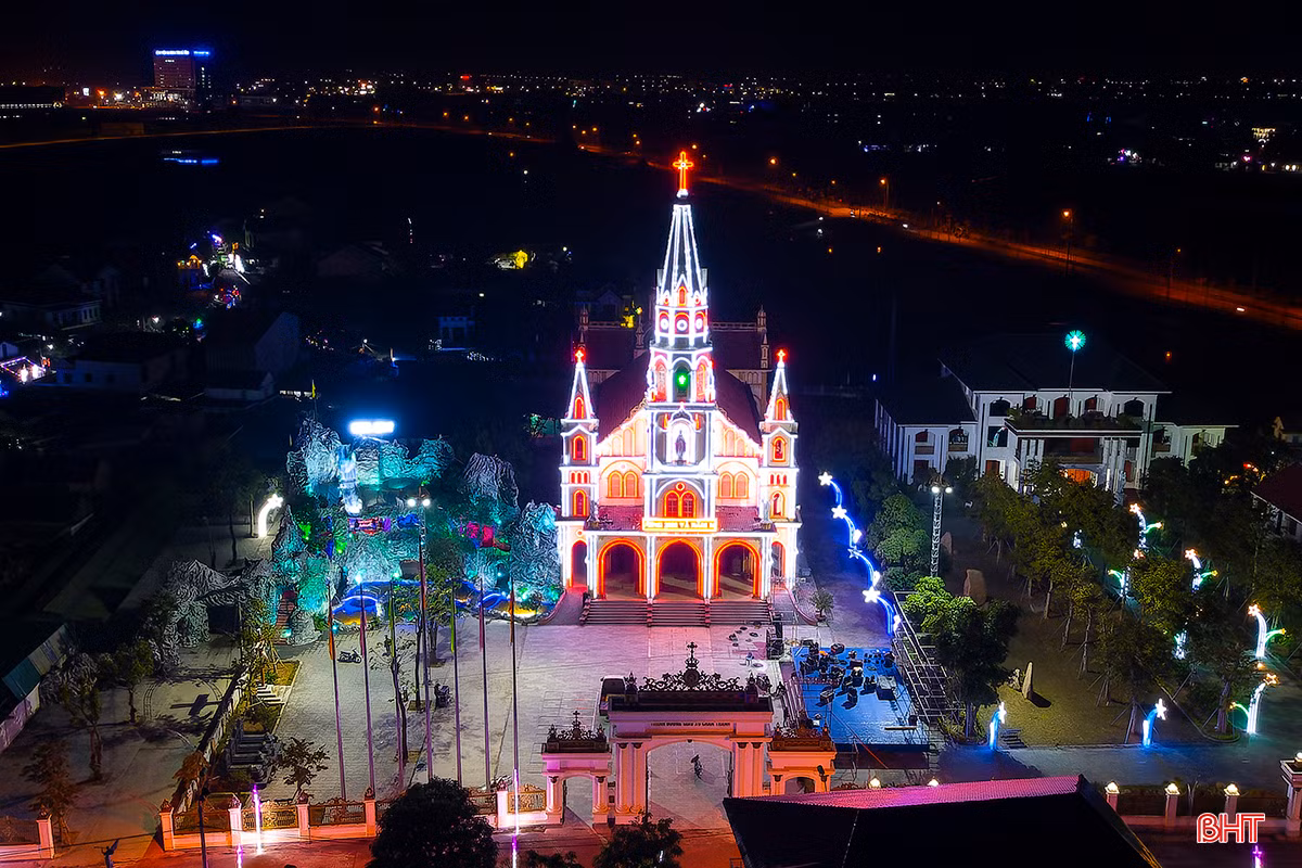 Các nhà thờ ở Hà Tĩnh lung linh chào đón Giáng sinh