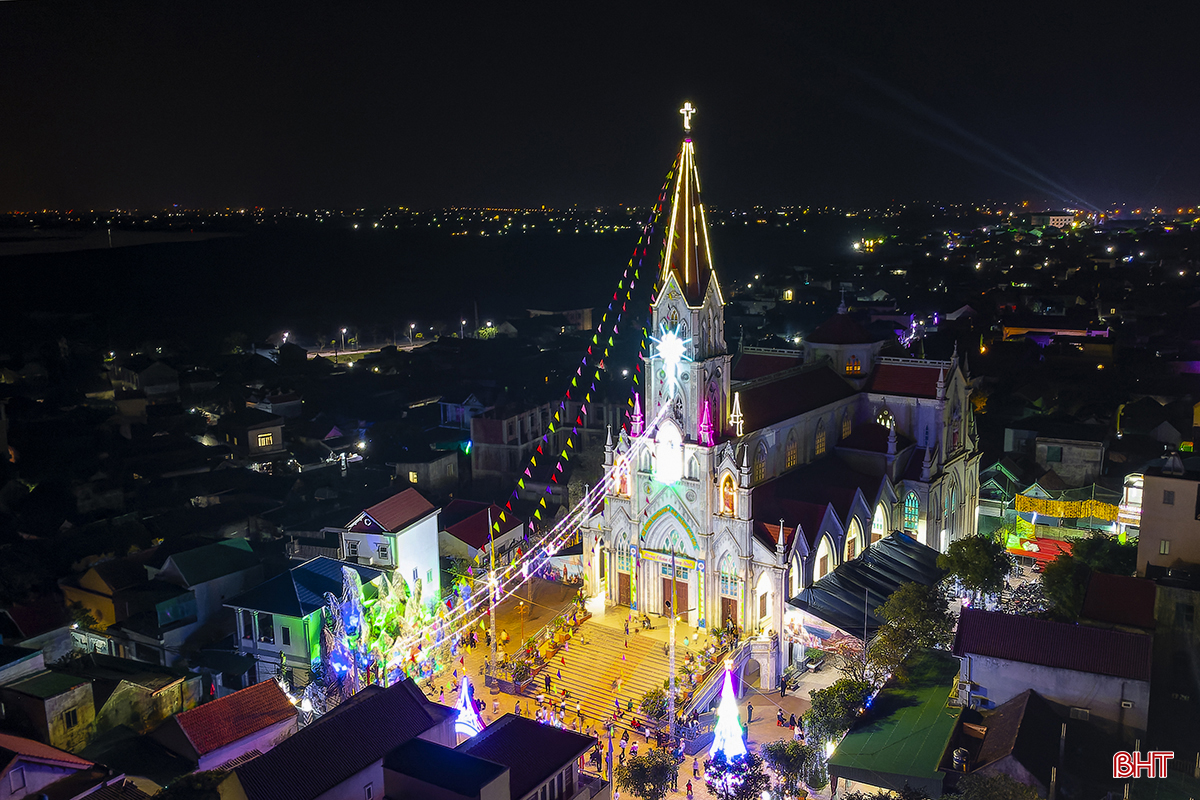 Các nhà thờ ở Hà Tĩnh lung linh chào đón Giáng sinh