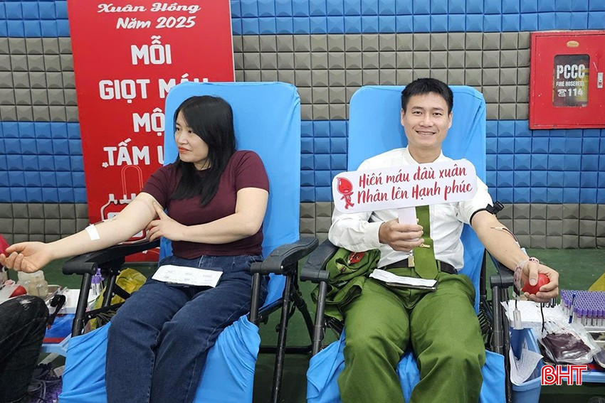 Phong trào hiến máu tình nguyện đã thu hút đông đảo các tầng lớp nhân dân tham gia. bqbht_br_6.jpg
