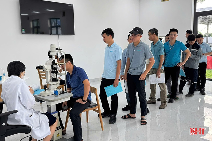 Khám sức khỏe định kỳ cho người lao động là quy định bắt buộc đối với các doanh nghiệp tại khu kinh tế Vũng Áng.