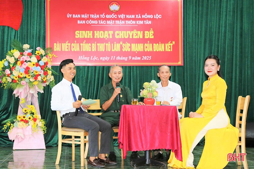 Anh hùng Lực lượng vũ trang Nguyễn Xuân Lứ giao lưu cùng bà con nhân dân. bqbht_br_2.jpg