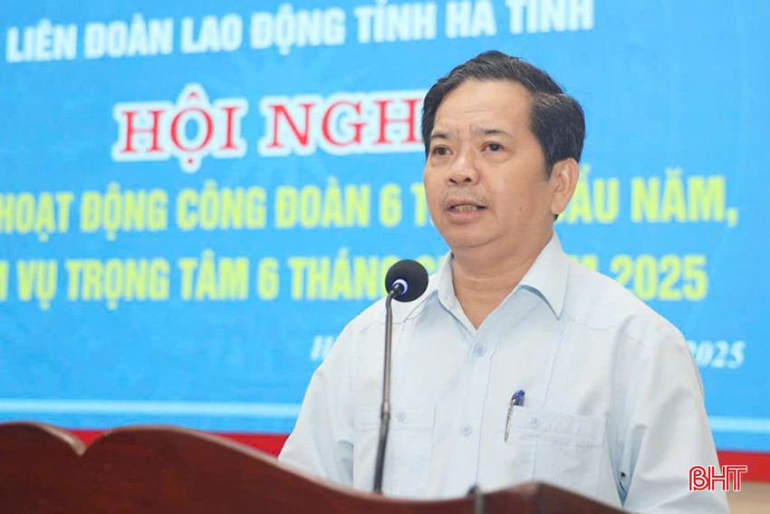 Phó Trưởng ban Thường trực Ban Tuyên giáo và Dân vận Tỉnh ủy Bùi Nhân Sâm phát biểu tại hội nghị. bqbht_br_19.jpg