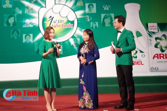 Phó tổng biên tập Báo Hà Tĩnh Bùi Thị Minh Huệ chia sẻ những nỗ lực của bản thân trong thời gian qua