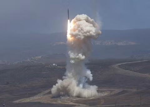 Mỹ phóng thử tên lửa đánh chặn tại căn cứ Vandenberg Mỹ phóng thử tên lửa đánh chặn tại căn cứ Vandenberg