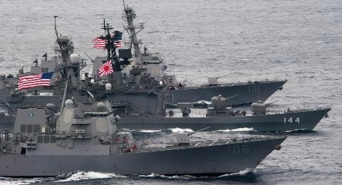 Tàu chiến của Mỹ và Nhật Bản trong một cuộc diễn tập chung