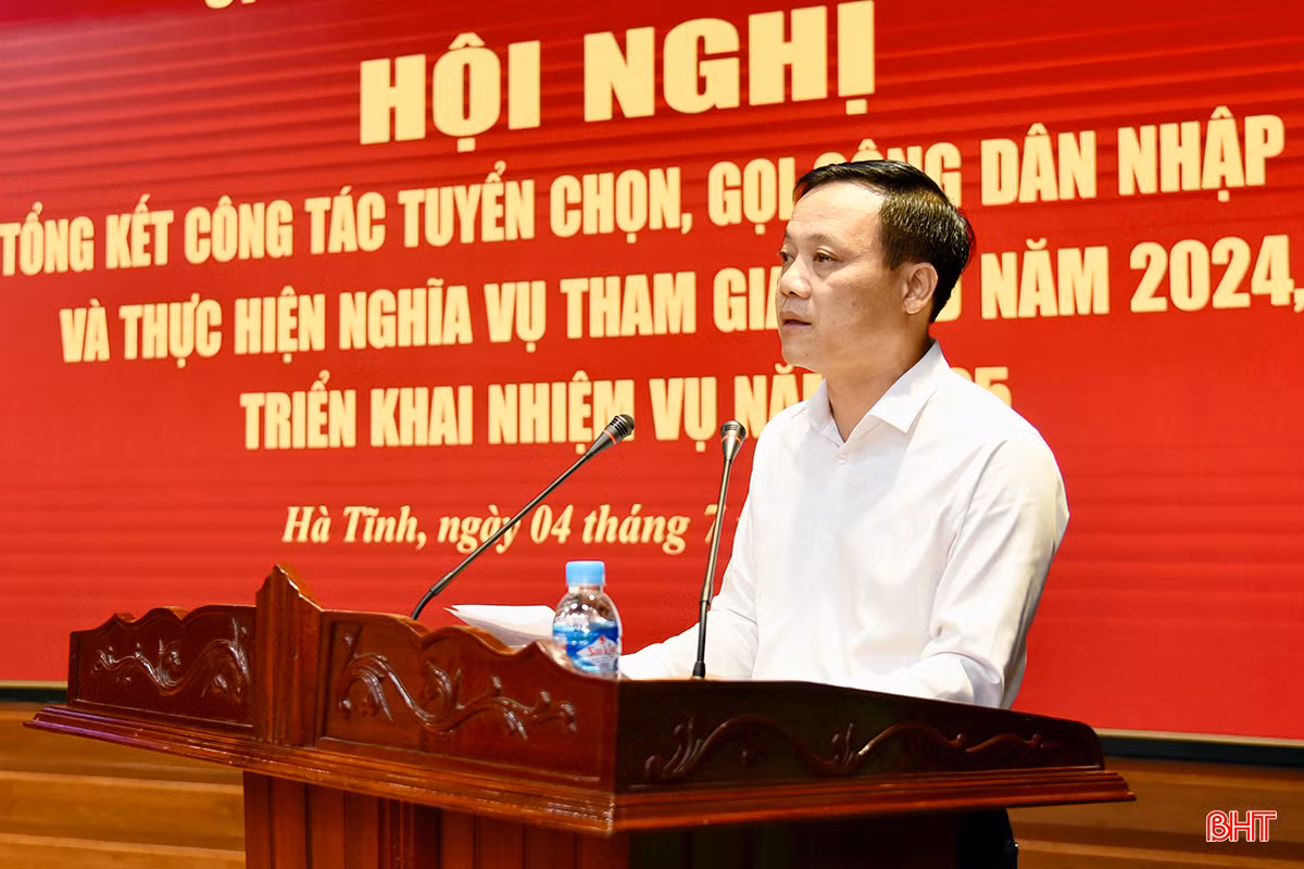 Chủ tịch UBND huyện Thạch Hà Nguyễn Văn Khoa tham luận: Bài học kinh nghiệm trong công tác lãnh đạo, chỉ đạo, tổ chức thực hiện công tác tuyển chọn và gọi công dân nhập ngũ năm 2024; đề xuất giải pháp nâng cao chất lượng công tác tuyển quân năm 2025.
