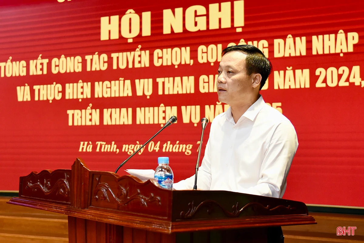 Chủ tịch UBND huyện Thạch Hà Nguyễn Văn Khoa tham luận: Bài học kinh nghiệm trong công tác lãnh đạo, chỉ đạo, tổ chức thực hiện công tác tuyển chọn và gọi công dân nhập ngũ năm 2024; đề xuất giải pháp nâng cao chất lượng công tác tuyển quân năm 2025.