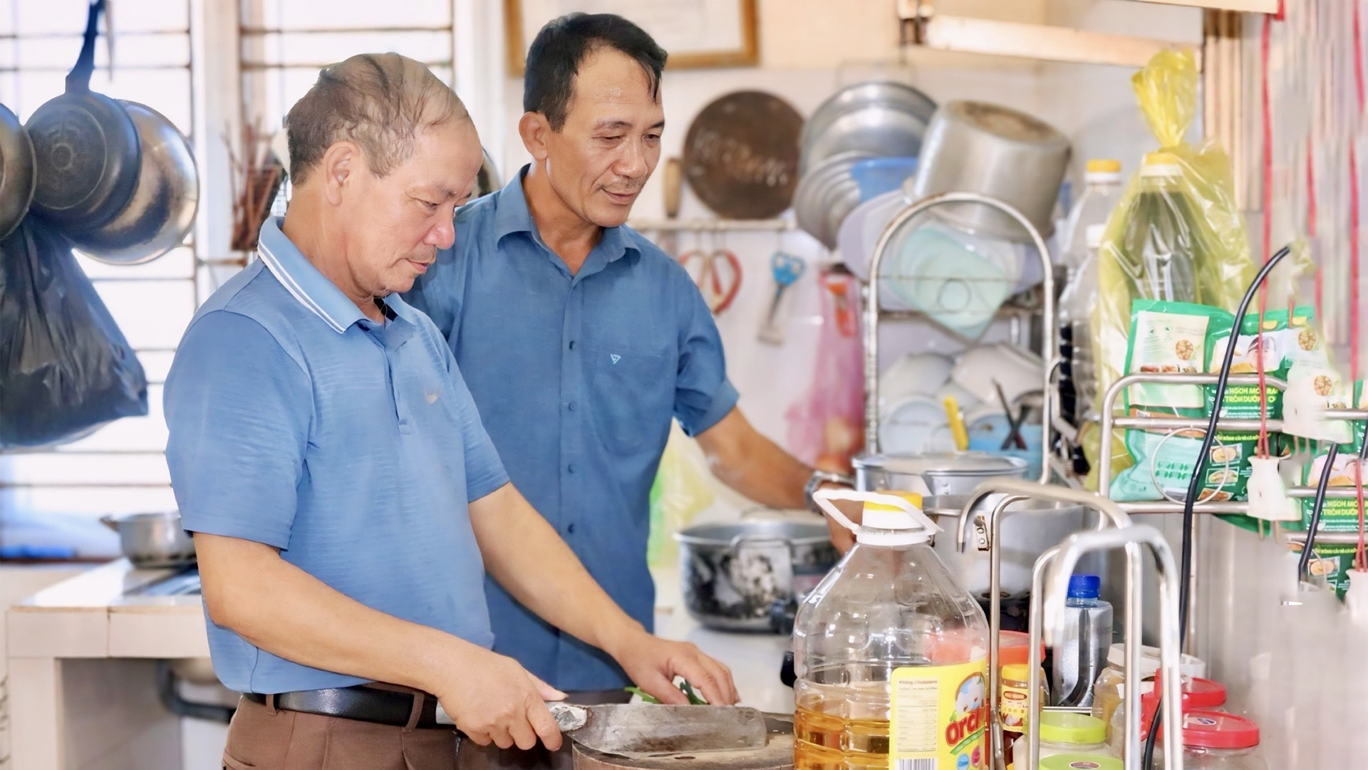 1I2E8FNG2_5HHSDB copy.jpg