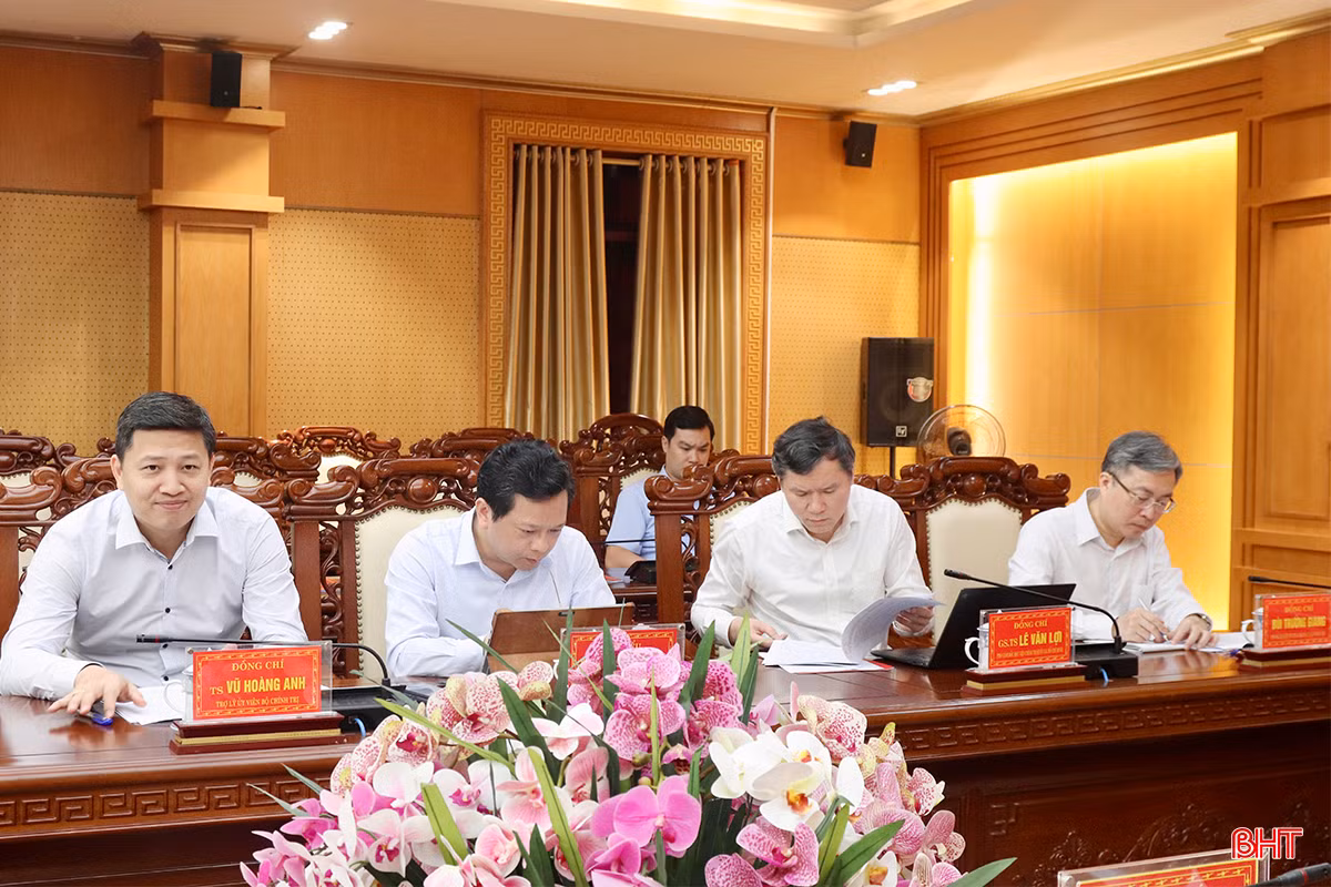 Đại biểu đoàn công tác Học viện Chính trị quốc gia Hồ Chí Minh dự buổi làm việc.