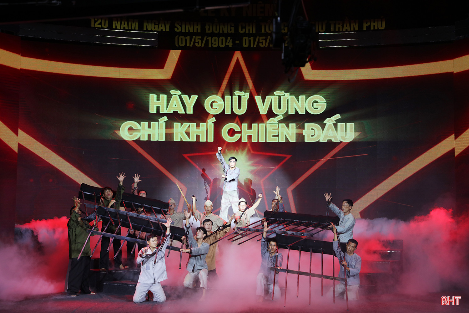 Chương trình nghệ thuật “Hãy giữ vững chí khí chiến đấu” đã khắc họa đậm nét cuộc đời, sự nghiệp và những đóng góp to lớn của đồng chí Trần Phú - Tổng Bí thư đầu tiên của Đảng, người con ưu tú của dân tộc Việt Nam và quê hương Hà Tĩnh đã phấn đấu, hy sinh trọn đời cho sự nghiệp cách mạng của Đảng và dân tộc.