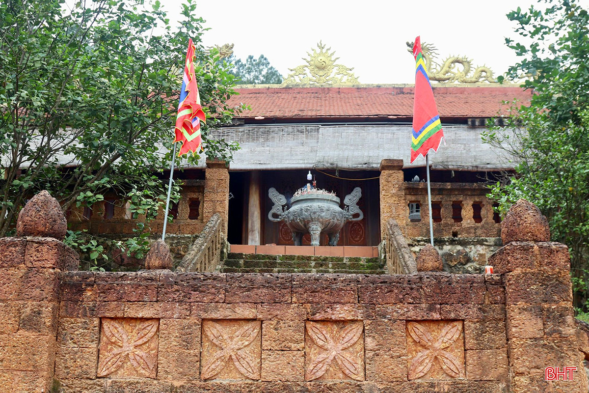 Việc chọn lựa đá ong để phục dựng nhằm tạo nét riêng cho ngôi đền. Ngoài ra, đá ong còn chịu được thời tiết khắc nghiệt, đảm bảo thời gian lâu dài.