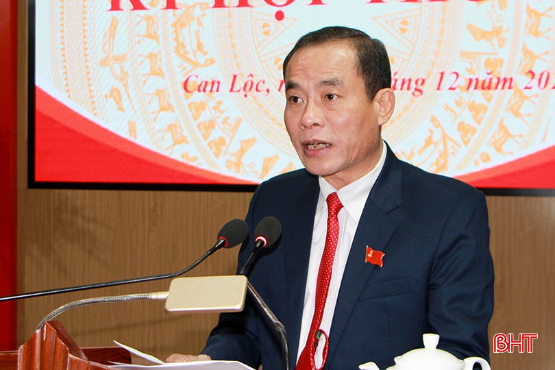 Phó Chủ UBND huyện Can Lộc Nguyễn Tiến Dũng báo cáo tình hình hình KT-XH năm 2024; phương hướng, mục tiêu, nhiệm vụ và giải pháp phát triển năm 2025.