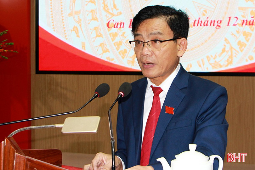 Phó Bí thư Thường trực Huyện ủy, Chủ tịch HĐND huyện Can Lộc Bùi Văn Sơn khai mạc kỳ họp.