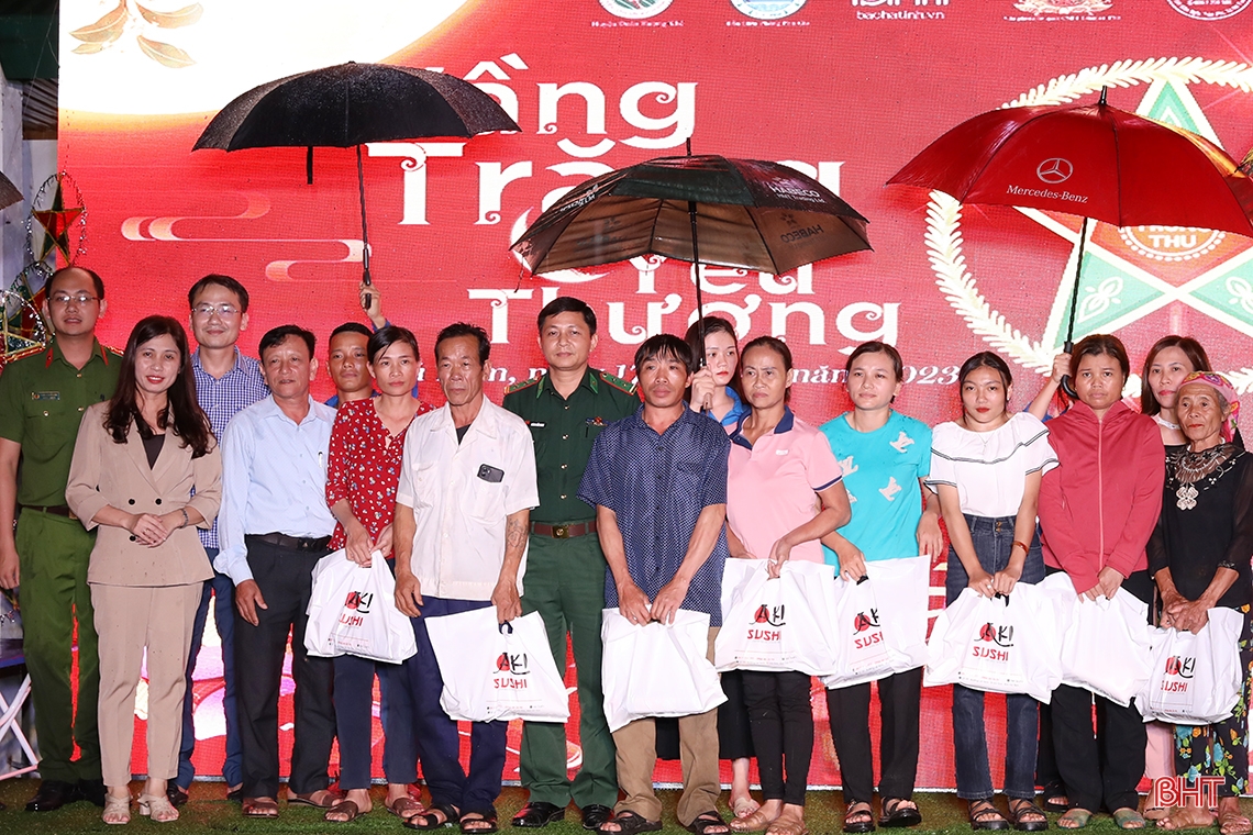 Mang trung thu yêu thương đến với trẻ em vùng sâu, vùng xa Hà Tĩnh