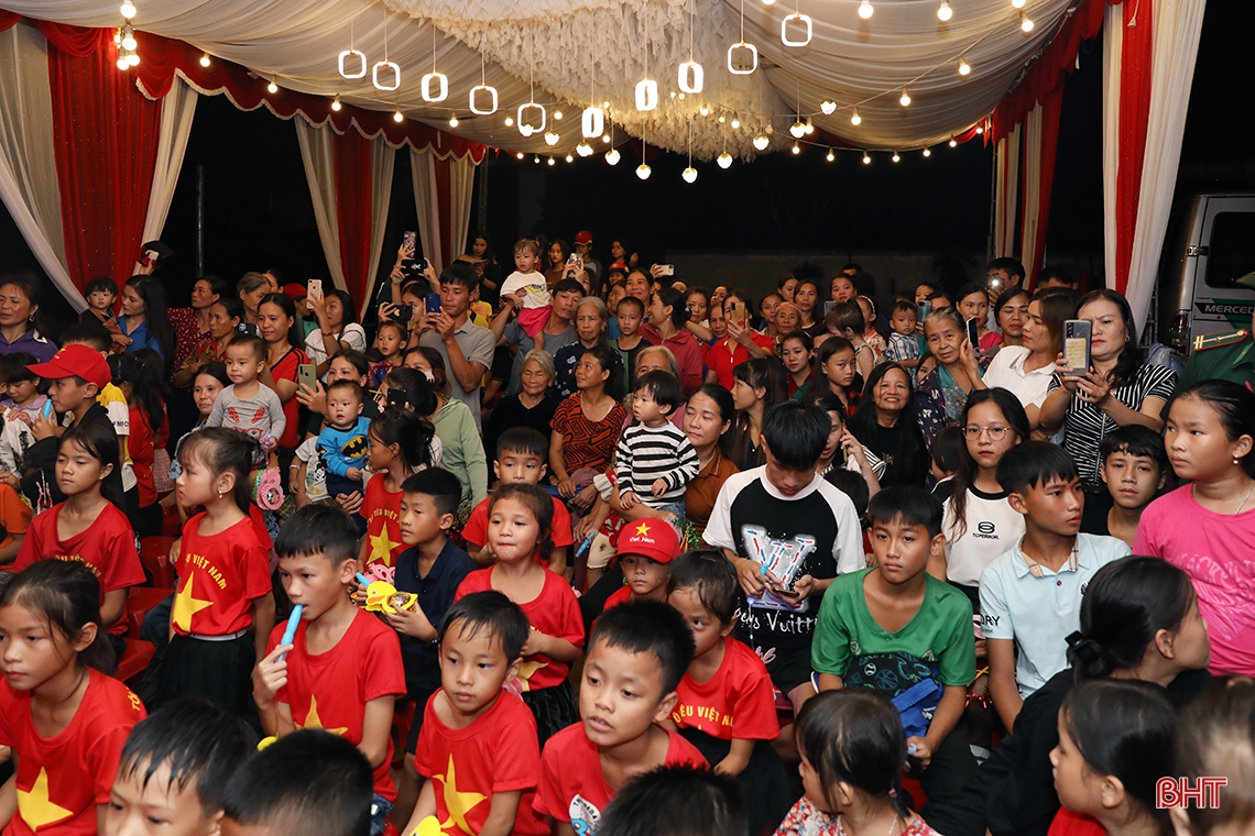 Mang trung thu yêu thương đến với trẻ em vùng sâu, vùng xa Hà Tĩnh