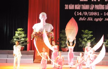 Văn nghệ mừng 30 năm thành lập phường Bắc Hà