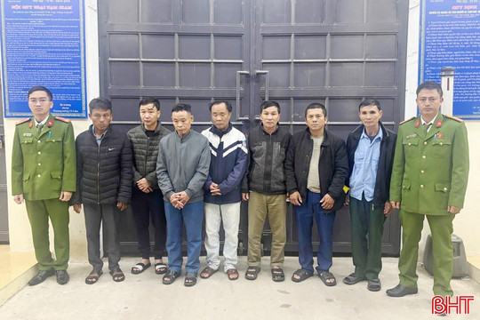  Khởi tố 12 đối tượng đánh “liêng” ăn tiền