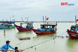 8 ngư dân mất liên lạc trên biển