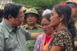 Xây lại nhà cho người dân vùng lũ: Chậm nhất tháng 9