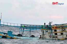 Tàu cá có 11 ngư dân bị tàu nước ngoài tông chìm ngoài khơi, thuyền trưởng mất tích