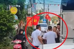 Tài xế đỗ xe giữa đường, đánh người khác nhập viện