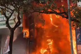 Cháy dữ dội nhà 7 tầng, chủ nhà hoảng loạn nhảy từ tầng cao xuống