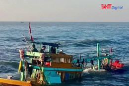 Tàu chở 15 người bị chìm