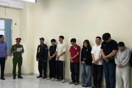 Theo dõi, bắt đường dây bán gần 30.000 sản phẩm thuốc lá điện tử