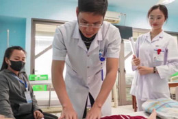 18 viên nam châm kết thành chuỗi gây thủng ruột bé trai