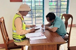 Xe khách chở quá 28 người, bị phạt gần 200 triệu đồng