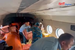 Bộ Quốc phòng điều trực thăng chở hàng cứu trợ người dân Lạng Sơn