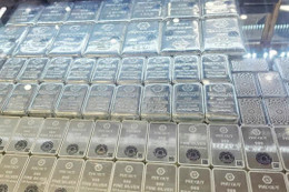 Bạc vượt 95 triệu đồng/kg dịp vía Thần Tài, thị trường có thương hiệu mới