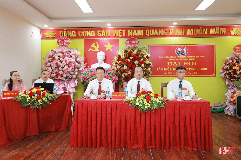 Đoàn Chủ tịch chủ trì đại hội. bqbht_br_anh-6.jpg