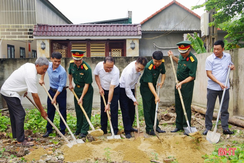 Khởi công làm nhà đồng đội cho Thiếu tá Hoàng Văn Song - nhân viên hậu cần, Ban CHQS huyện Đức Thọ bqbht_br_2-copy.jpg