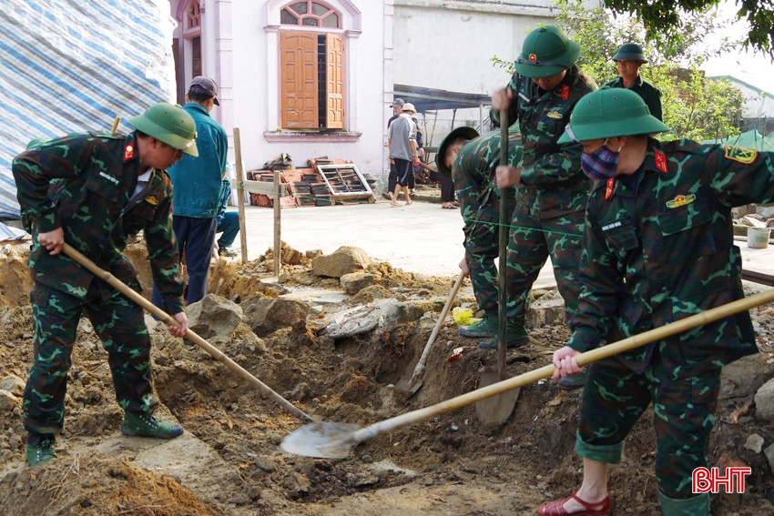 CBCS Đại đội Thông tin 18 giúp đỡ gia đình cựu chiến binh Đậu Tư Lam khởi công làm nhà ở. bqbht_br_5-copy.jpg